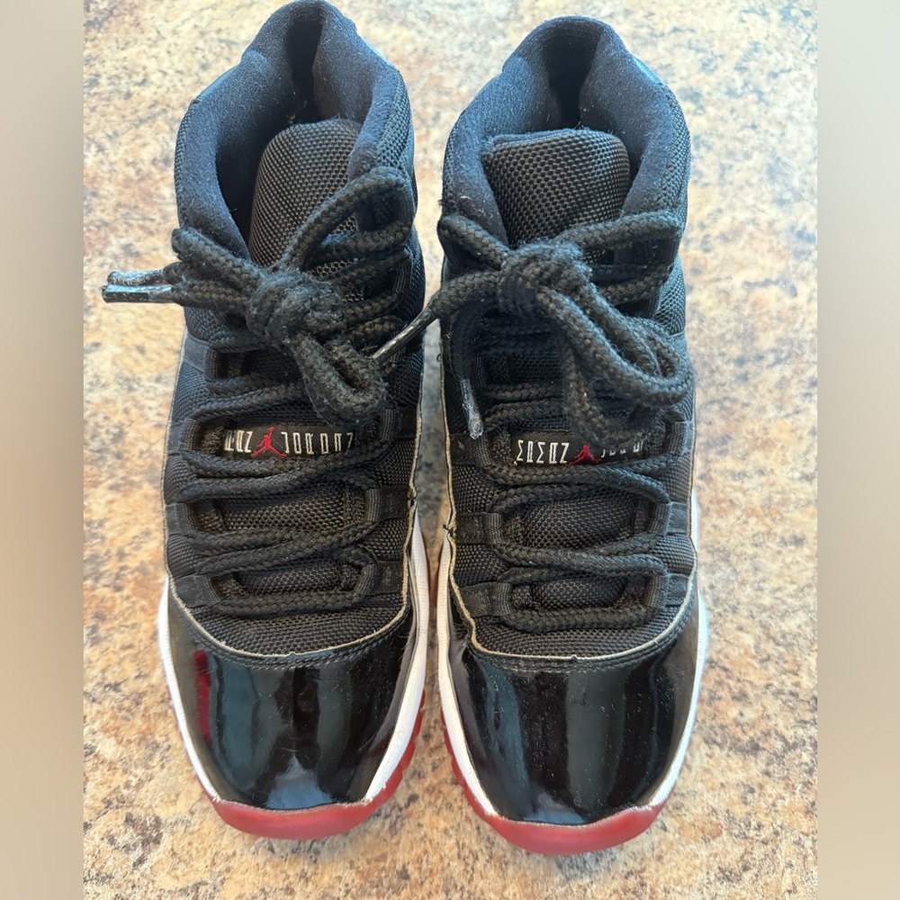 Jordan 11 Retro (GS)
Playoff Bred 2019 
Size 6